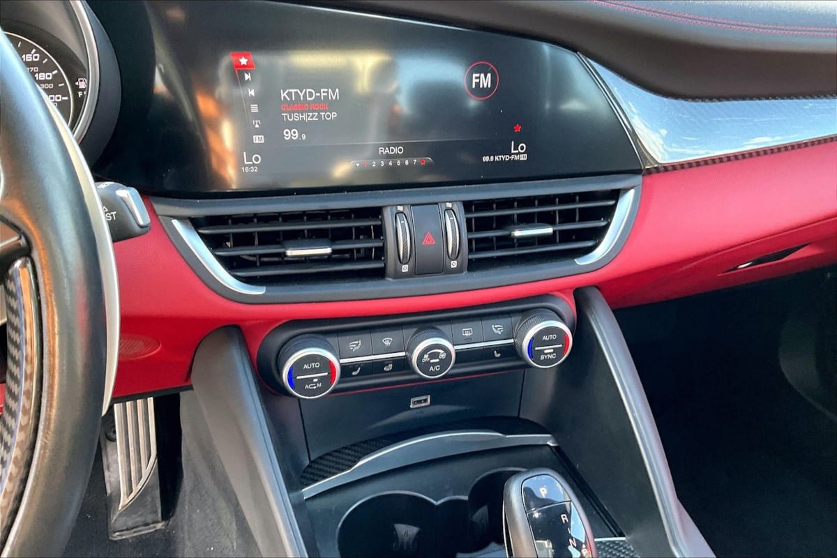 Used 2018 Alfa Romeo Giulia Quadrifoglio w/ Driver Assist Dynamic Package RWD image 8
