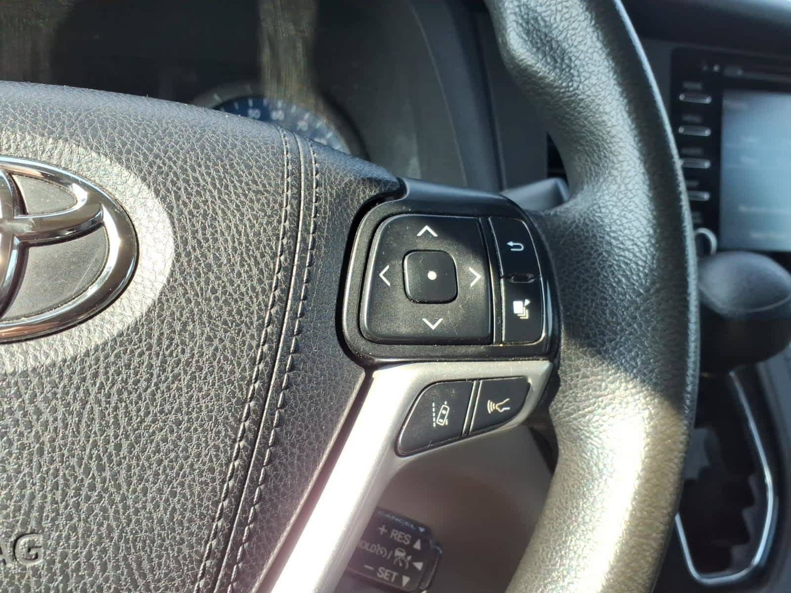 Used 2020 Toyota Sienna LE w/ LE Preferred Package FWD image 21