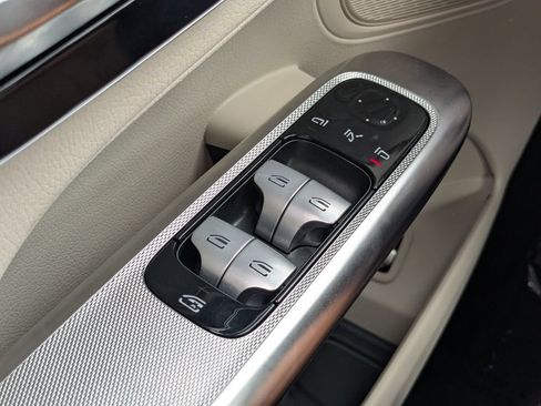 Certified 2025 Mercedes-Benz GLC 300 4MATIC image 9
