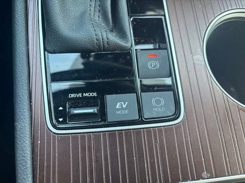 Used 2023 Toyota Sienna XLE FWD image 14