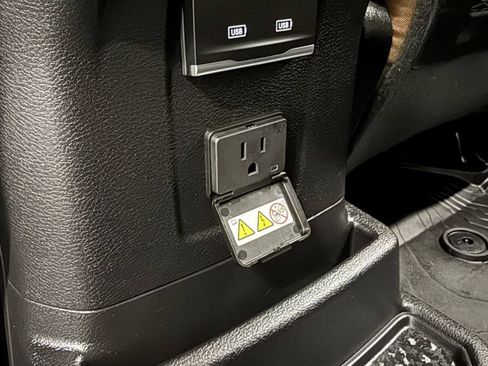Used 2022 Jeep Wrangler Unlimited Rubicon w/ Dual Top Group AWD/4WD image 39