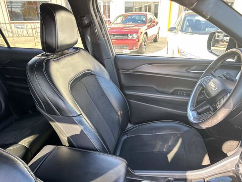 Used 2024 Jeep Grand Cherokee L Altitude image 10