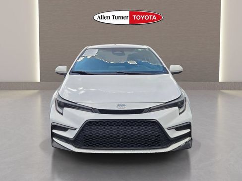 Used 2023 Toyota Corolla SE FWD image 3
