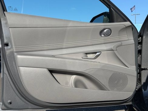 Used 2025 Hyundai Elantra SEL FWD image 20