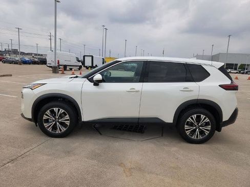 Certified 2021 Nissan Rogue SV FWD image 8