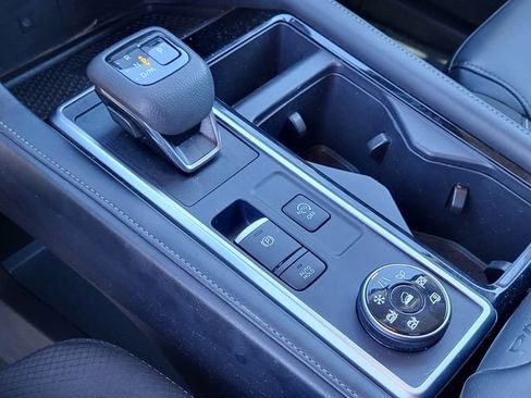 Used 2025 Nissan Pathfinder SL image 16