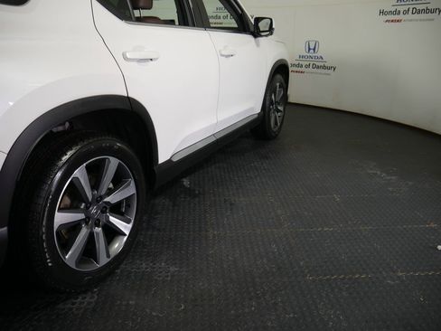 Used 2025 Honda Pilot Elite image 4