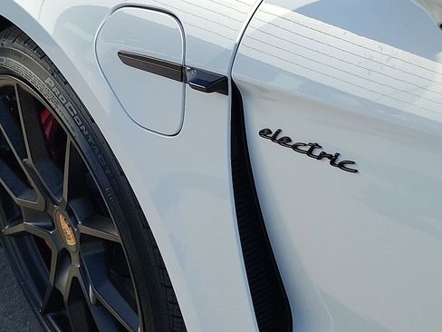 New 2025 Porsche Taycan GTS AWD/4WD image 29