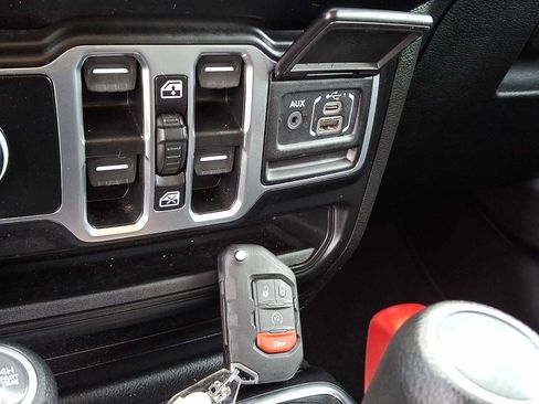Used 2023 Jeep Wrangler Unlimited w/ Cold Weather Group AWD/4WD image 24
