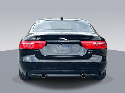 Used 2017 Jaguar XE Premium RWD image 4