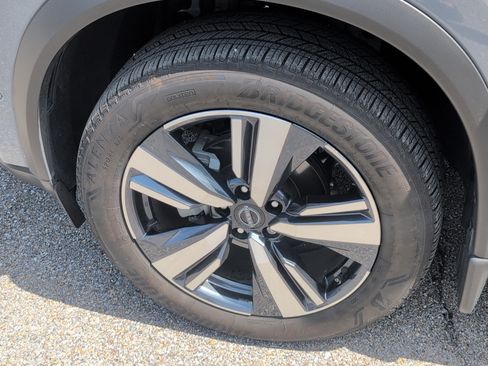 Used 2023 Nissan Rogue SL w/ SL Premium Package FWD image 11