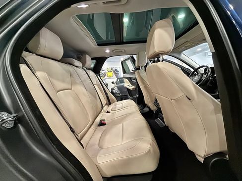 Used 2018 Jaguar F-PACE Premium AWD/4WD image 19