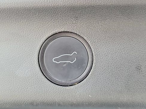 Used 2022 Tesla Model Y Long Range AWD/4WD image 12