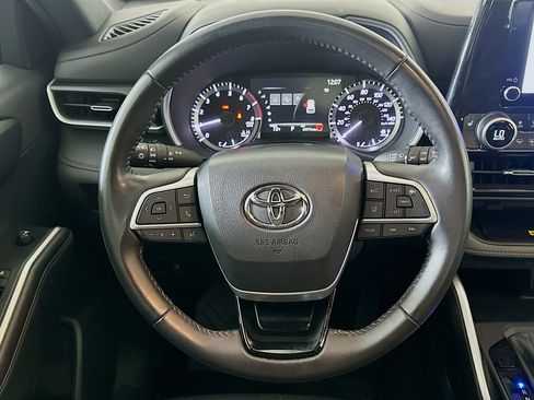 Used 2024 Toyota Highlander XSE image 18