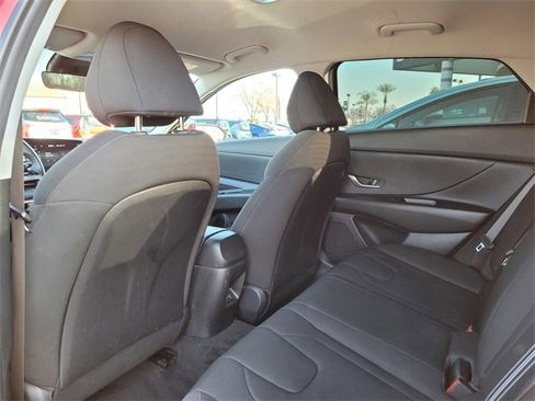 Used 2024 Hyundai Elantra SEL image 15