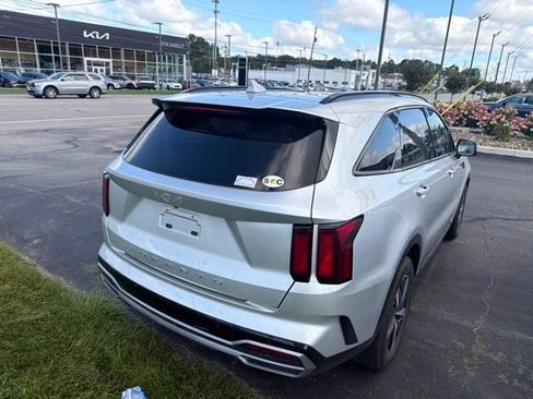 Certified 2022 Kia Sorento S w/ Panoramic Sunroof Package FWD image 4