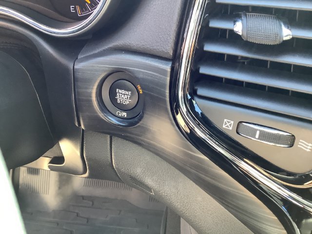 Used 2020 Jeep Grand Cherokee Altitude AWD/4WD image 16