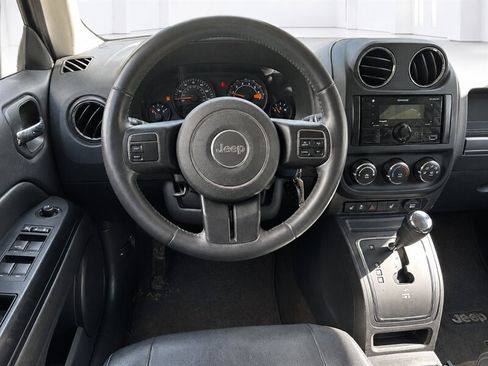 Used 2015 Jeep Patriot High Altitude AWD/4WD image 7