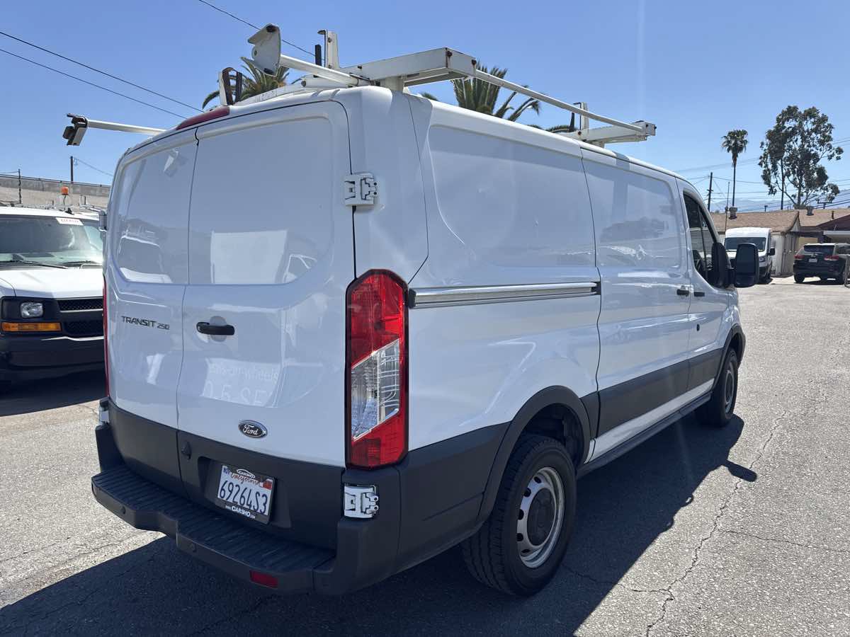 Used 2018 Ford Transit 250 130 Low Roof RWD image 7