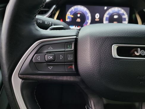 Used 2022 Jeep Grand Cherokee L Limited w/ Black Appearance Package image 22