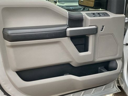 Used 2018 Ford F150 XLT image 17