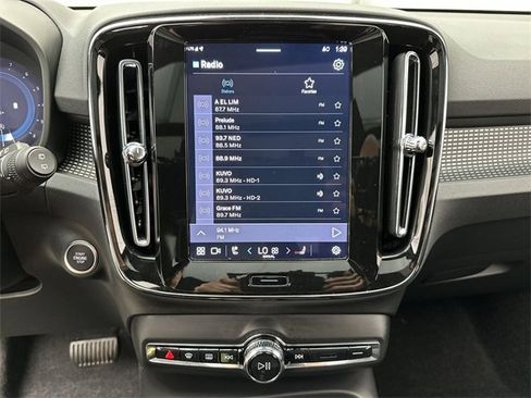 Certified 2025 Volvo XC40 B5 Plus image 16