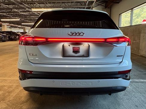 Used 2024 Audi Q4 e-tron Premium Plus w/ Premium Plus AWD/4WD image 7