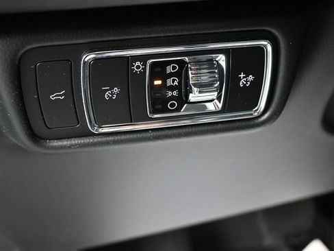 Used 2023 Lincoln Aviator AWD image 33