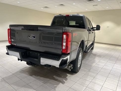 Used 2023 Ford F250 XLT w/ FX4 Off-Road Package AWD/4WD image 5