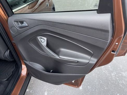 Used 2017 Ford Escape SE w/ Equipment Group 201A image 11