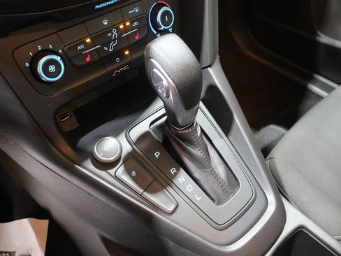 Used 2017 Ford Focus SE w/ Cold Weather Package FWD image 27