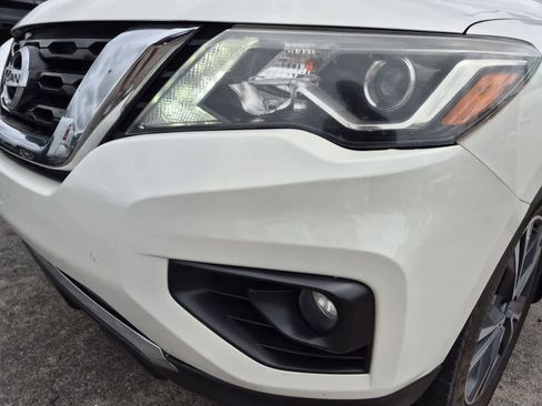 Used 2019 Nissan Pathfinder Platinum AWD/4WD image 11