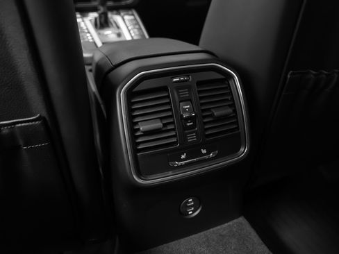 Certified 2020 Porsche Macan S AWD/4WD image 40