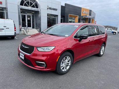 New 2026 Chrysler Pacifica Select