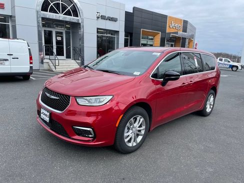 New 2026 Chrysler Pacifica Select AWD/4WD image 1