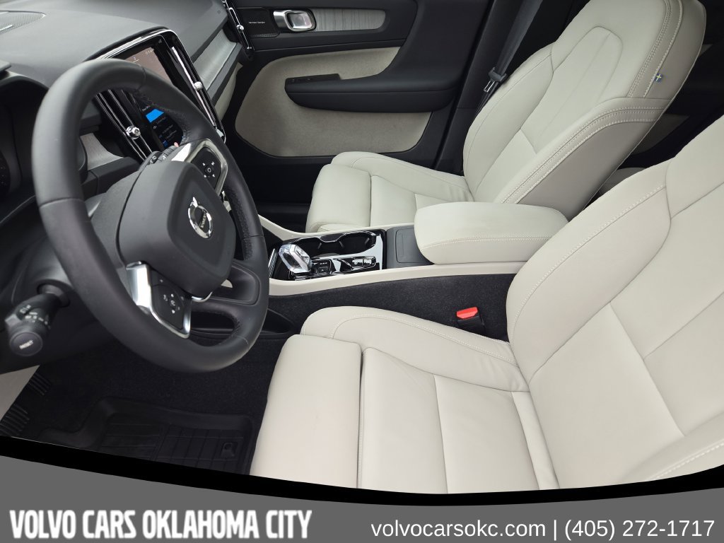 Certified 2024 Volvo XC40 B5 Plus w/ Protection Package Premier AWD/4WD image 13