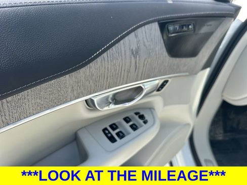 Used 2025 Volvo XC90 B6 Ultra w/ Protection Package Premier AWD/4WD image 16
