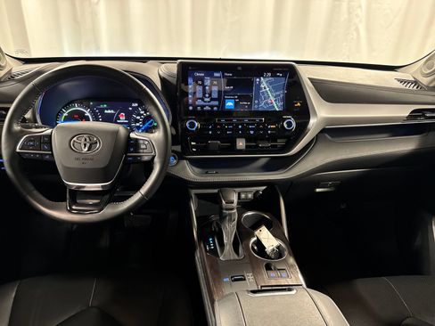 Used 2021 Toyota Highlander Platinum AWD/4WD image 4