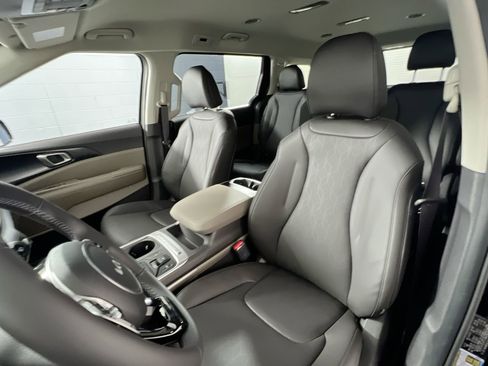 New 2026 Kia Carnival FWD image 14