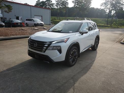 Used 2025 Nissan Rogue Platinum FWD image 23