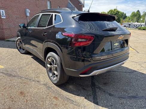 New 2026 Chevrolet Trax LT w/ Driver Confidence Package FWD image 4