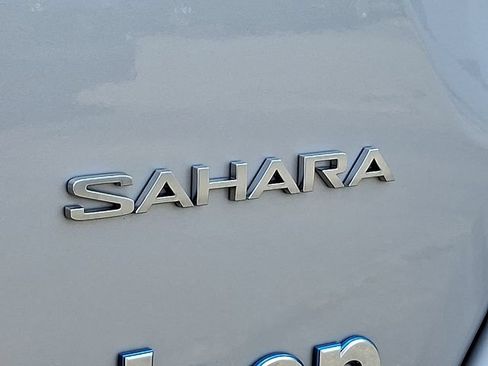 Used 2024 Jeep Wrangler Unlimited Sahara AWD/4WD image 30