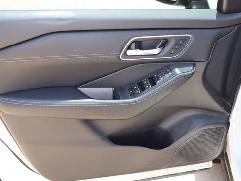 Used 2024 Nissan Rogue Platinum FWD image 20