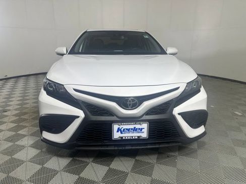Used 2022 Toyota Camry SE w/ Cold Weather Package AWD/4WD image 2