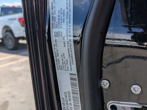 Used 2025 RAM 2500 Laramie AWD/4WD image 34