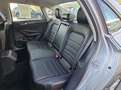 Used 2024 Volkswagen Jetta SE FWD image 13