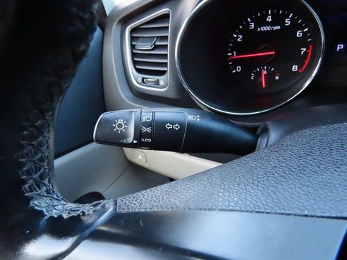 Used 2020 Kia Sedona EX image 31