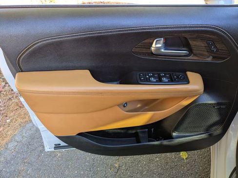 Certified 2021 Chrysler Pacifica Pinnacle FWD image 10