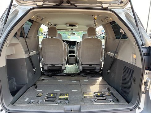 Used 2017 Toyota Sienna LE AWD/4WD image 8