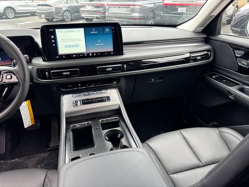 New 2026 Lincoln Aviator AWD image 30